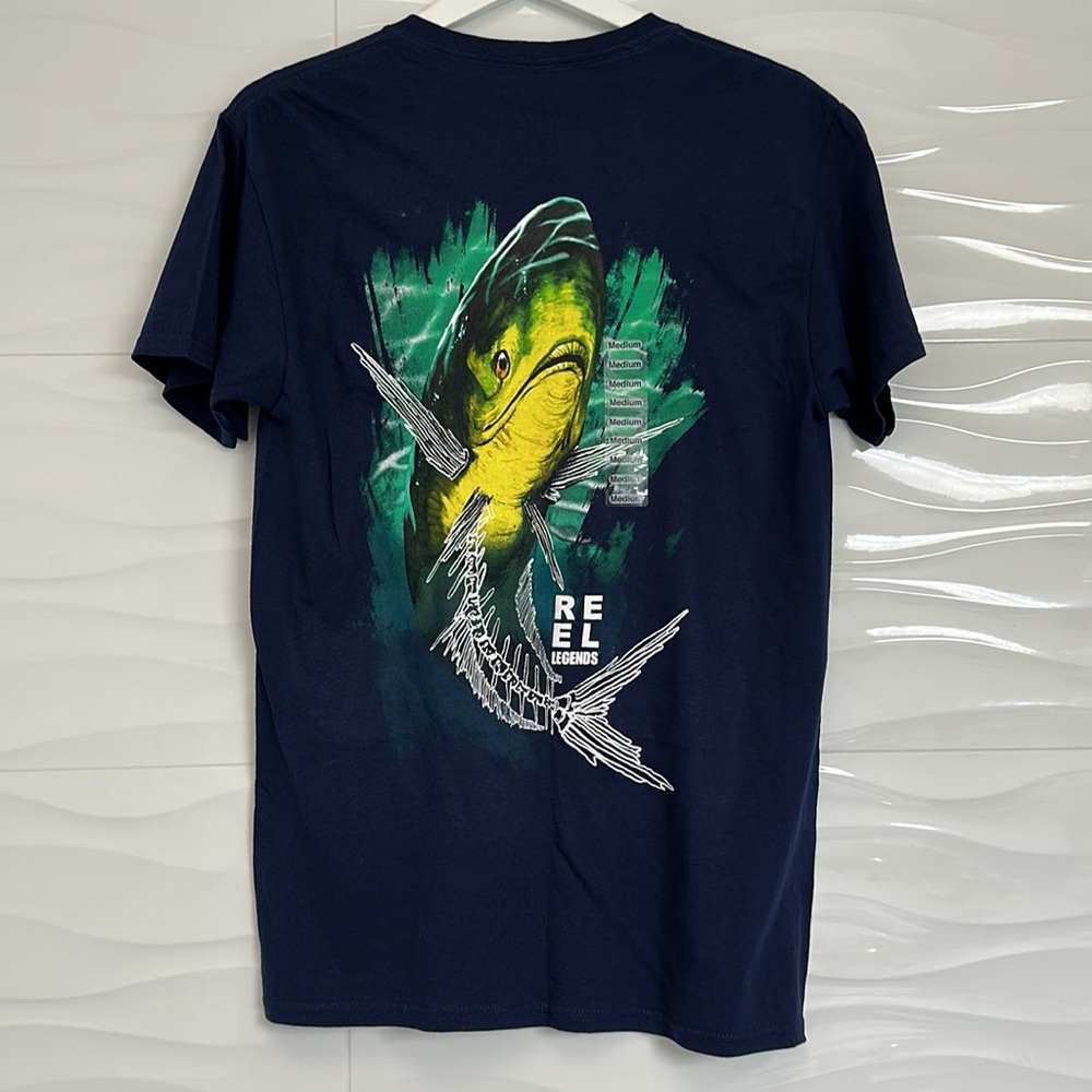 New with tags! Men’s Reel Legends Short Sleeve Shirt Size Medium